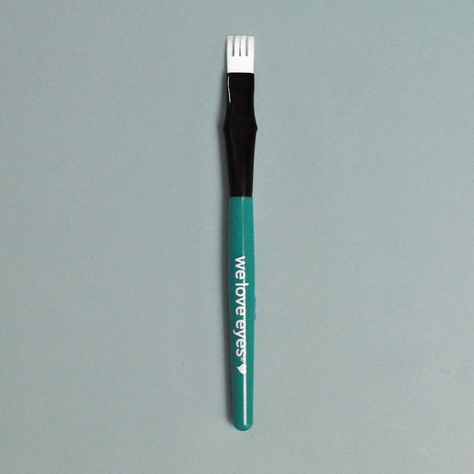 3 Uses for In Between Eyelash Cleansing Brush